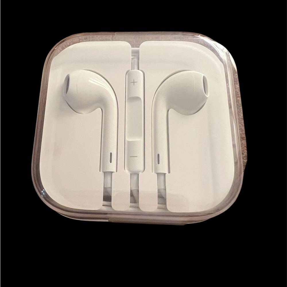 New Apple Wired Earbuds